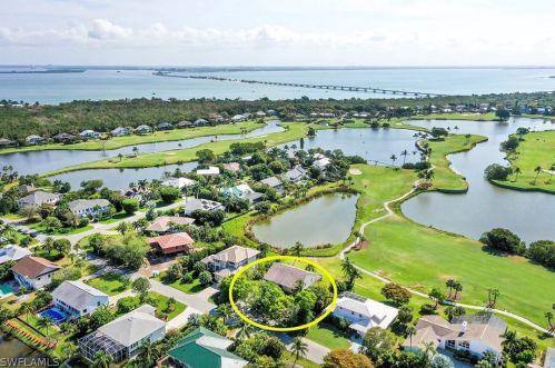 9076 Mockingbird Dr, Sanibel, FL 33957-3611