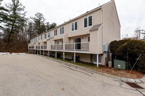 12 Perley Rd, Derry NH 03038-1846 exterior