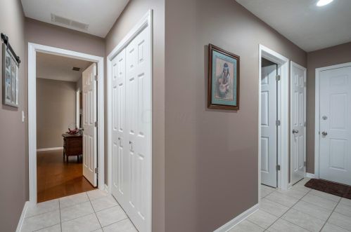 1001 Farmington Ln, Washington Ch OH  43160-8641 exterior