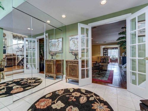 2563 Ocean Ave, North Bellmore, NY 11710-3830