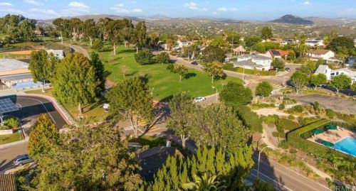 2079 Park Dale Ln, Encinitas CA  92024-4325 exterior