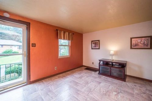 3712 Lyndell St, Pittsburgh, PA 15234-2327