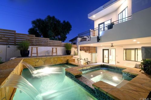 513 Dianthus St, Manhattan Beach CA  90266-6720 exterior