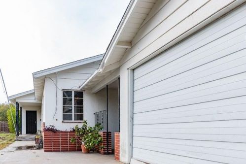 4885 Clinton Ave, Fresno, CA 93703-2808