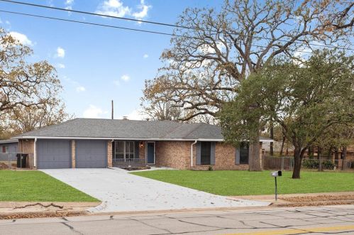 2102 Barak Ln, Bryan, TX 77802-4628
