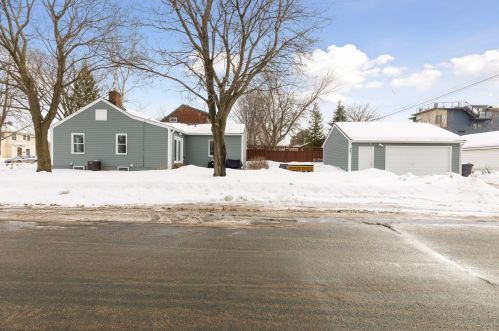 261 Washburn Ave, Minneapolis MN 55405-1052 exterior