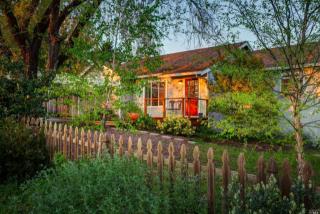 204 Fair Ave, Petaluma, CA 94952-1219