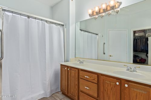 1492 Westchester Dr, Chandler AZ 85249-5091 exterior