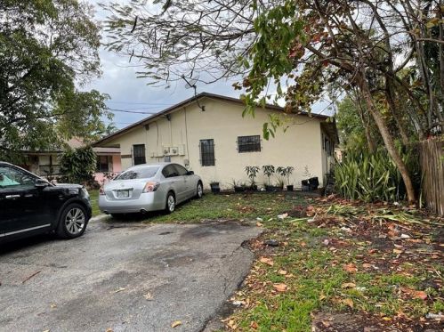 243 7th St, Dania Beach, FL 33004-4401