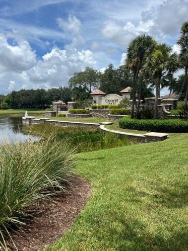 8938 Hidden Acres Dr, Boynton Beach FL  33473-4854 exterior