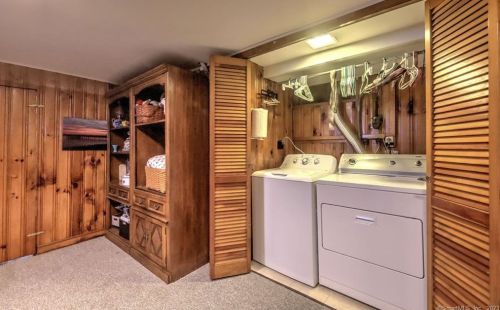 51 Westwood Rd, Milford CT  06461-2752 exterior