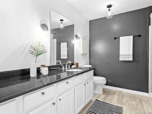 2703 Roslyn St, Denver CO 80237-2112 exterior