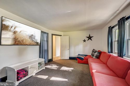 1497 Sweetbriar Ln, Lansdale PA 19446-3240 exterior