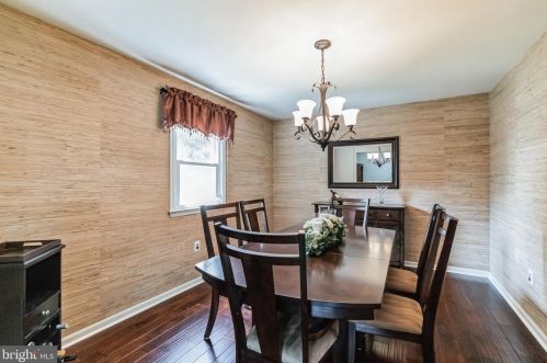 907 Quincy Dr, Yardley PA  19067-2902 exterior