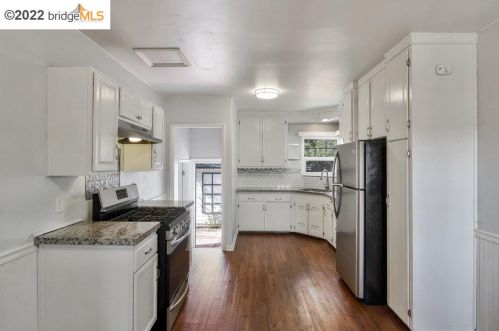 1390 Maple St, West Pittsburg CA  94565-2761 exterior