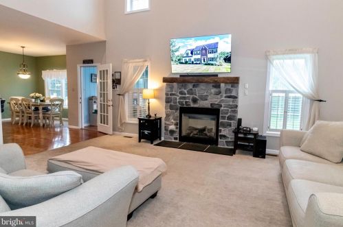 12 Bittersweet Dr, Cochranville PA  19330-1406 exterior