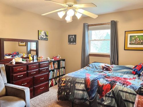 2413 Woodland Hills Dr, New Castle PA  16101-5557 exterior