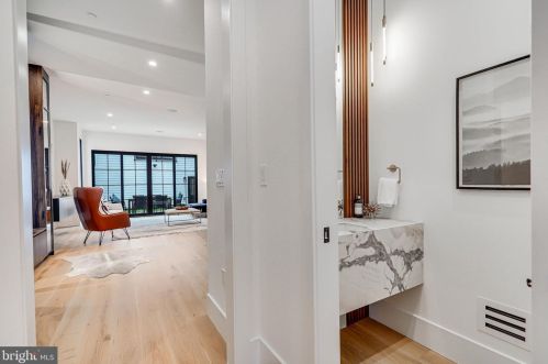 4915 Western Ave, Washington DC  20016-4319 exterior