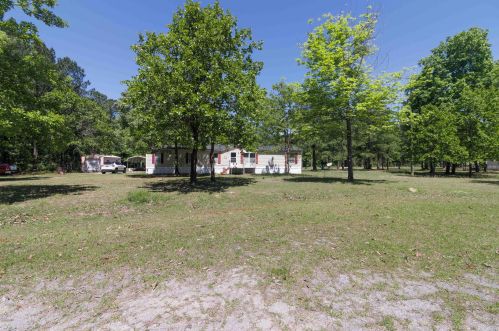 124 Sandy Oaks Ln, Cross, SC 29436-3609