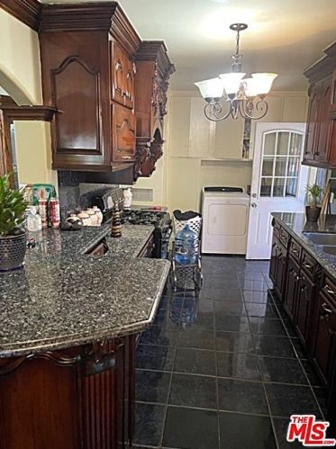 10515 Montara Ave, South Gate CA  90280-5614 exterior