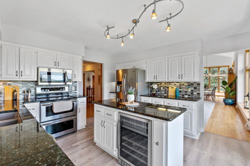 1931 Field Cliffe Dr, Richfield, WI 53076-9646