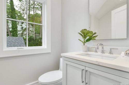 289 Wahackme Rd, New Canaan CT  06840-3935 exterior