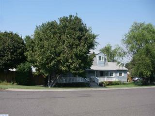 2004 40 Ave, Kennewick WA  99337-3941 exterior