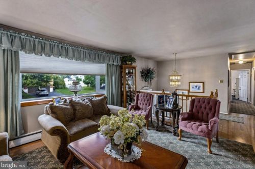136 Glenn Oak Rd, Norristown, PA 19403-2963