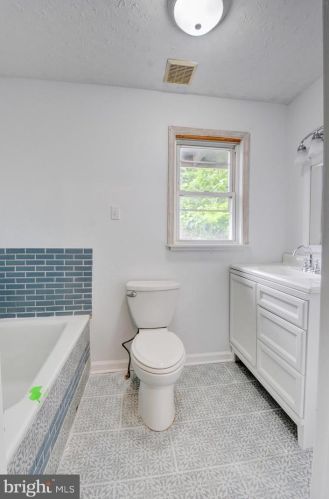 34 King David Dr, Linden VA  22642-6323 exterior