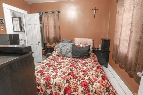 1624 8th St, Long Beach CA  90813-5106 exterior
