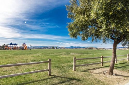 29236 Discovery Ridge Dr, Santa Clarita CA  91390-5761 exterior