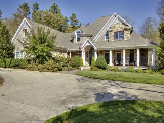15 Beaver Creek Ln, Asheville, NC 28804-2765