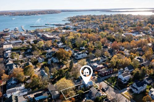 518 1 St, Greenport NY  11944-1601 exterior