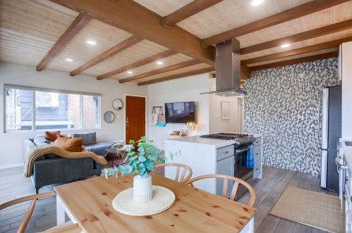 824 Anacapa Ct, San Diego CA  92109-8203 exterior