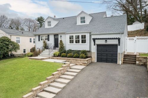 19 Sideview Dr, Muttontown, NY 11771-3612