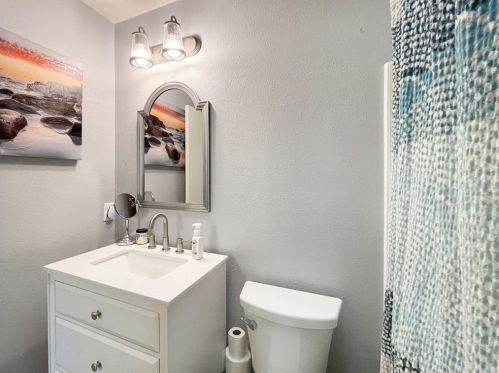 242 White Oak Rd, Lake Elsinore CA  92530-5181 exterior