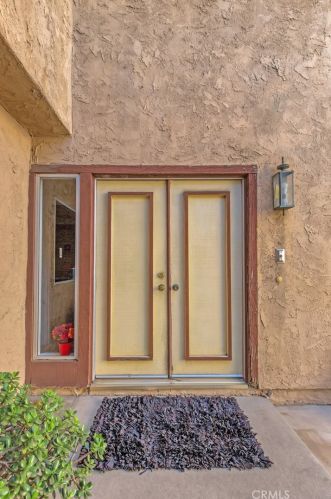 17515 Sudbury Ct, Long Beach, CA 90746-1530