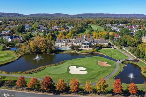 15573 Alderbrook Dr, Haymarket VA  20169-6130 exterior