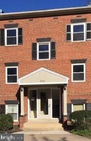 3041 Patrick Henry Dr, Falls Church, VA 22044-2536