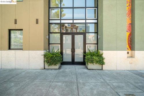 569 9th St, Oakland CA  94607-3833 exterior