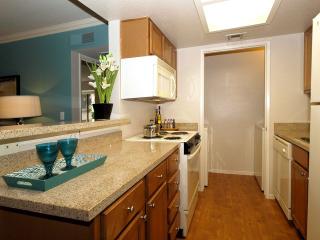 241 Country Club Dr, Simi Valley CA  93065-6626 exterior