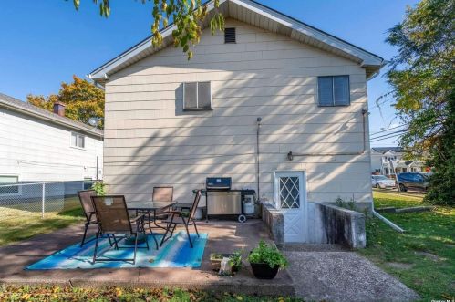 87 Central Ave, New Hyde Park NY  11040-4134 exterior