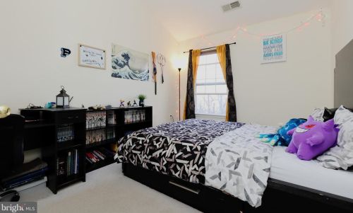 2472 Sylvan Moor Ln, Woodbridge VA  22191-6354 exterior