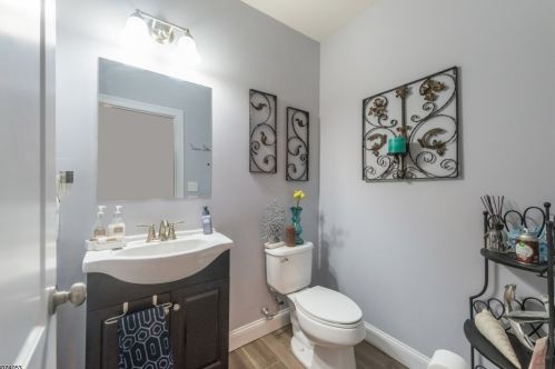 164 Mount Pleasant Ave, West Paterson NJ  07424-2732 exterior