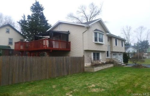 2 Lamborn Ave, Congers, NY 10920-2008
