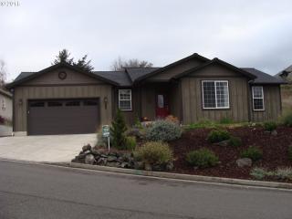 312 Savoy Ct, Roseburg, OR 97471-4648
