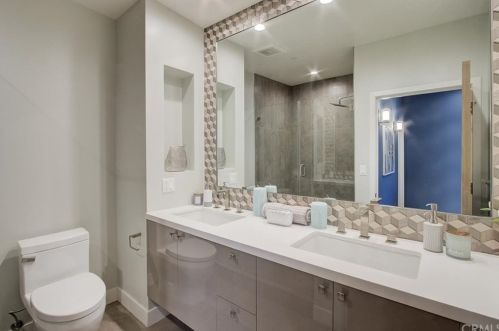 4809 Carpenter Ave, North Hollywood CA  91607-3204 exterior