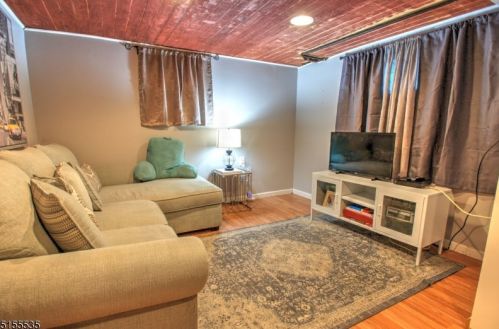 25 Grandview Ln, West Milford NJ  07480-1424 exterior