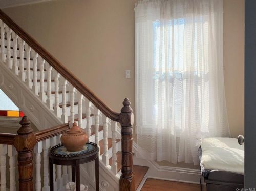4 Stone Ave, Crotonville NY  10562-3707 exterior