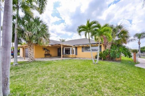 6405 Lake Sunrise Dr, Ruskin, FL 33572-2304